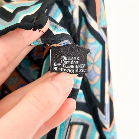 Tolani silk long sleeve blouse abstract print tunic navy blue Anthropologie - Picture 7 of 7